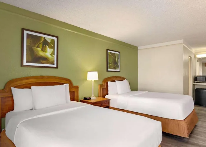Baymont By Wyndham Daytona Beach - Intl Speedway