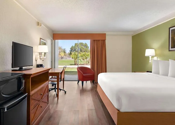 Baymont By Wyndham Daytona Beach - Intl Speedway